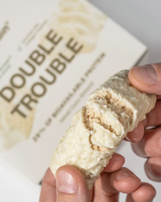 Vilgain Double Trouble Protein Bar – Kokosovo-mandlový dezert 55 g Obrázek