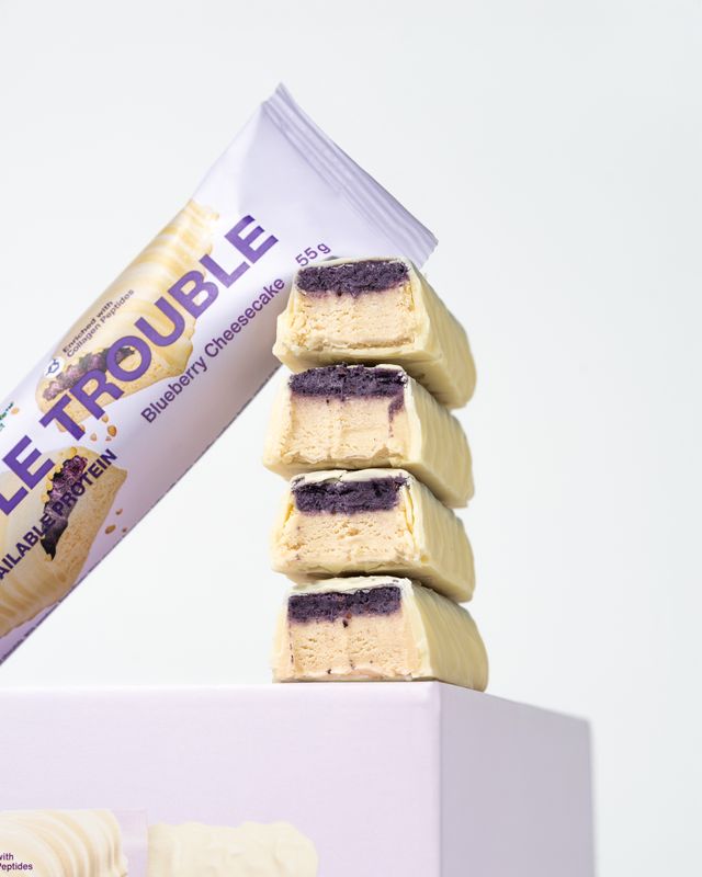 Vilgain Double Trouble Protein Bar – borůvkový cheesecake 55 g Obrázek