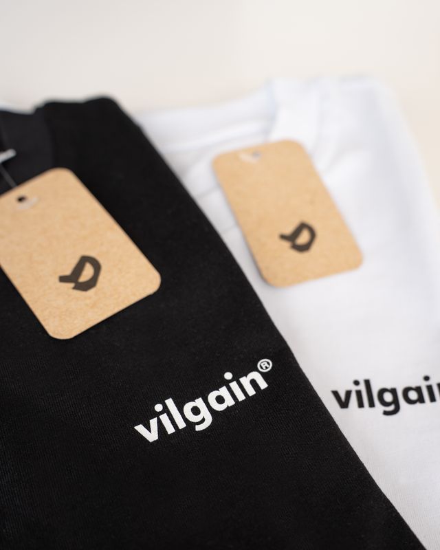 Vilgain Logotype Badge Tee L Black Obrázek