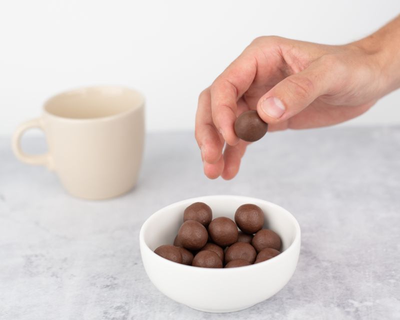 Vilgain Rice Chocoballs BIO mléčná čokoláda 50 g Obrázek