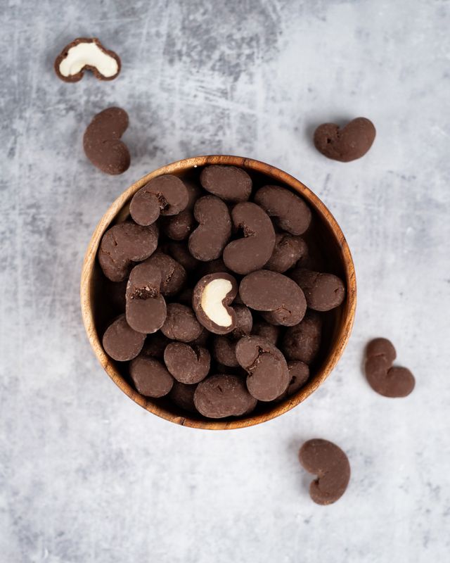 Vilgain Kešu ořechy v mléčné čokoládě 100 g Obrázek