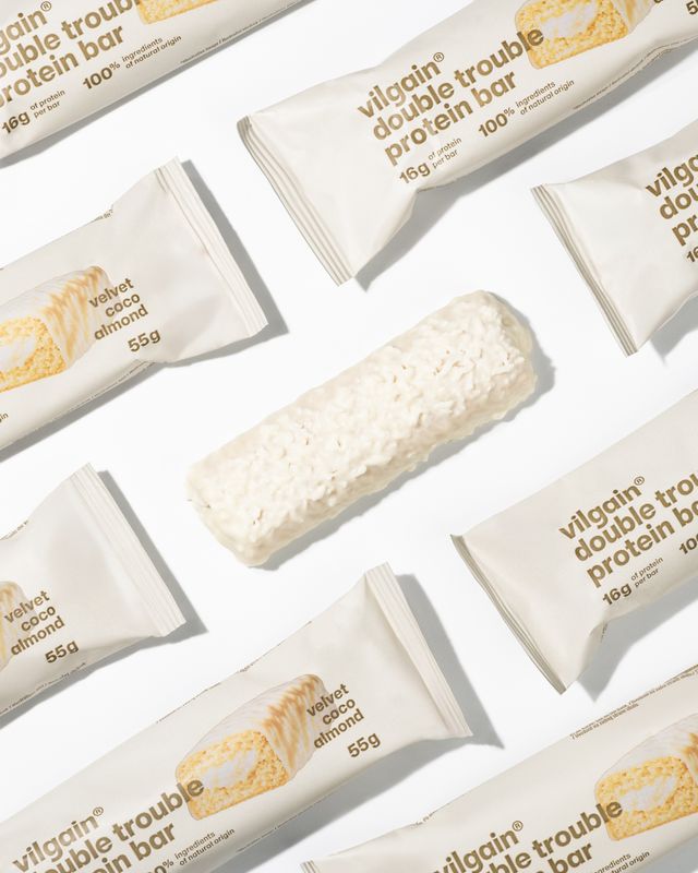 Vilgain Double Trouble Protein Bar – Kokosovo-mandlový dezert 55 g Obrázek