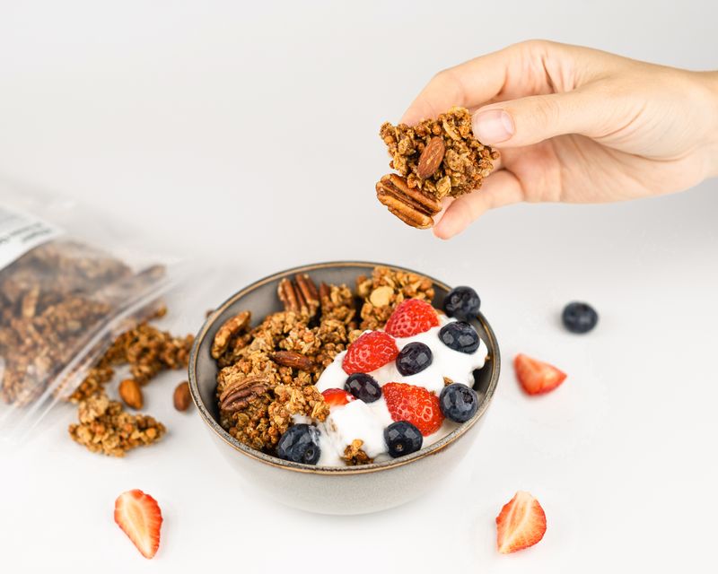 Vilgain Protein Granola slaný karamel s bílou čokoládou 350 g Obrázek