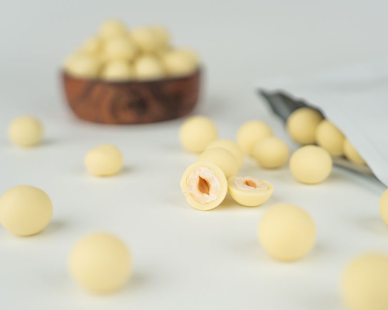 Vilgain Lieskové orechy v bielej čokoláde 100 g Obrázek