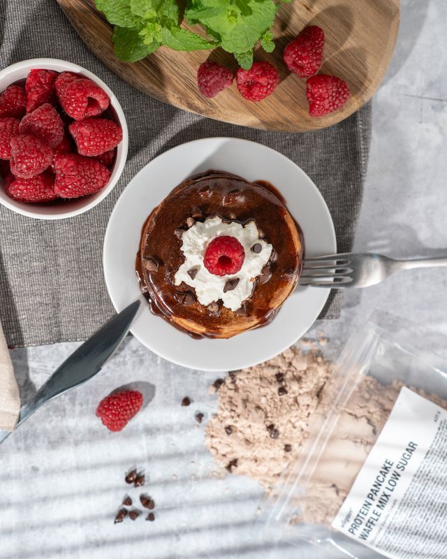 Vilgain Protein Pancake & Waffle Mix Low Sugar Čokoládový krém s vanilkou 420 g Obrázek
