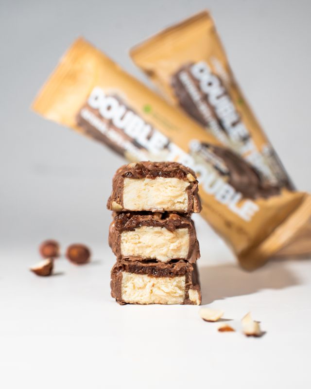 Vilgain Double Trouble Protein Bar Lískooříškový krém s mléčnou čokoládou 55 g Obrázek