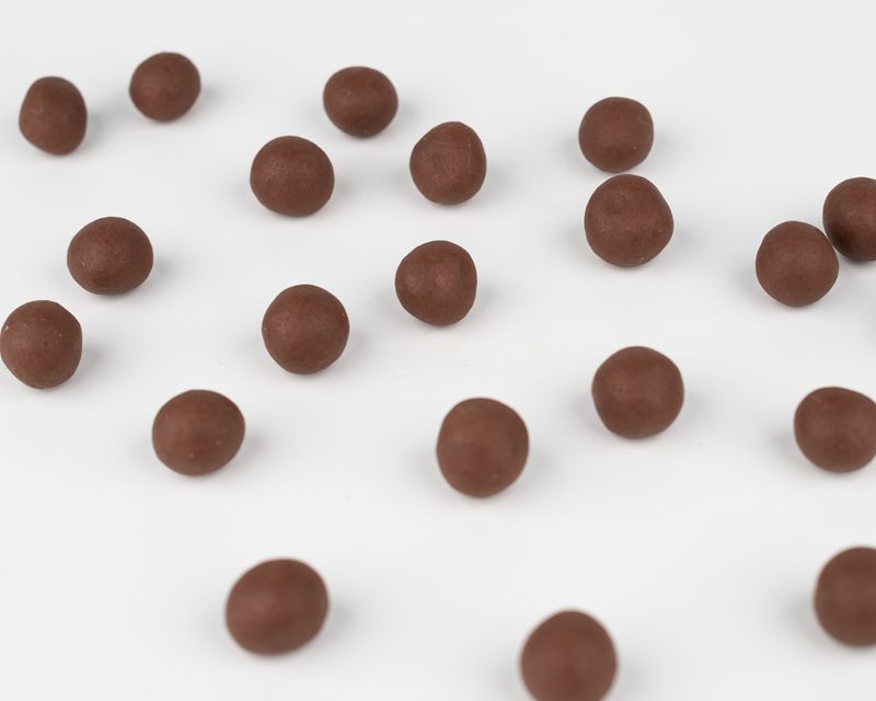 Vilgain Rice Chocoballs BIO mléčná čokoláda 50 g Obrázek