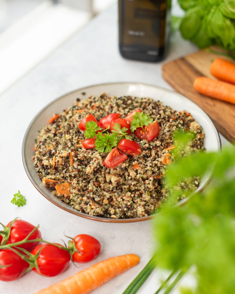 Quinoa shiitake gombával és mogyoróval 