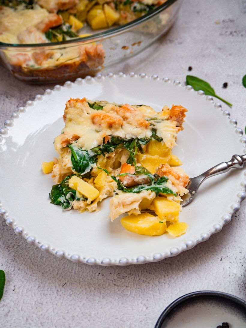 Überbackene Kartoffeln mit Lachs und Spinat