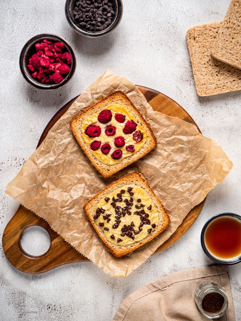 Sladké zapečené toasty s čokoládou a malinami