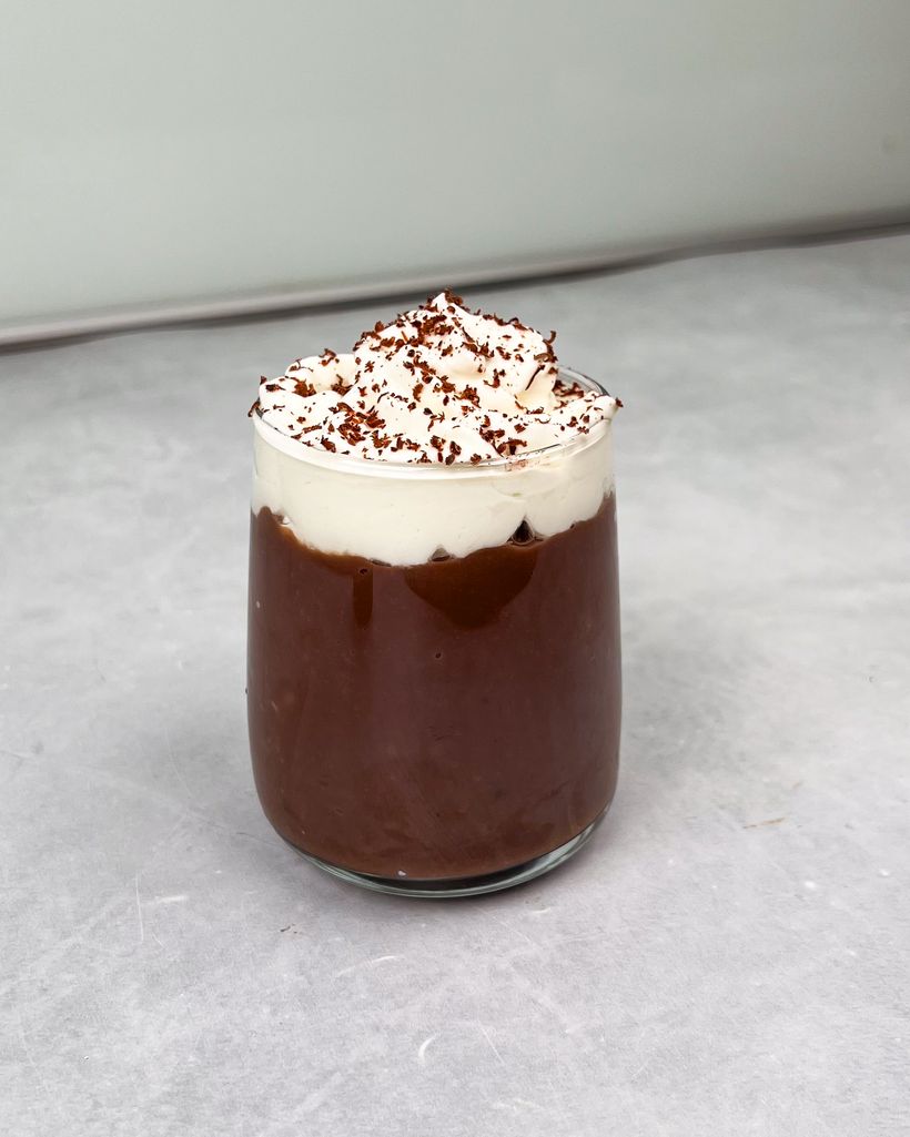 Čokoládový puding s našľahaným tvarohom