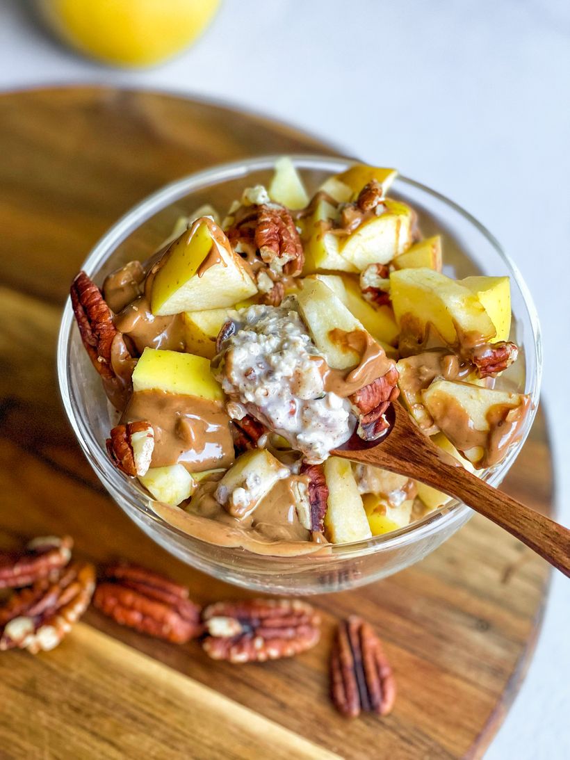 Terci de ovăz cu mere și nuci pecan
