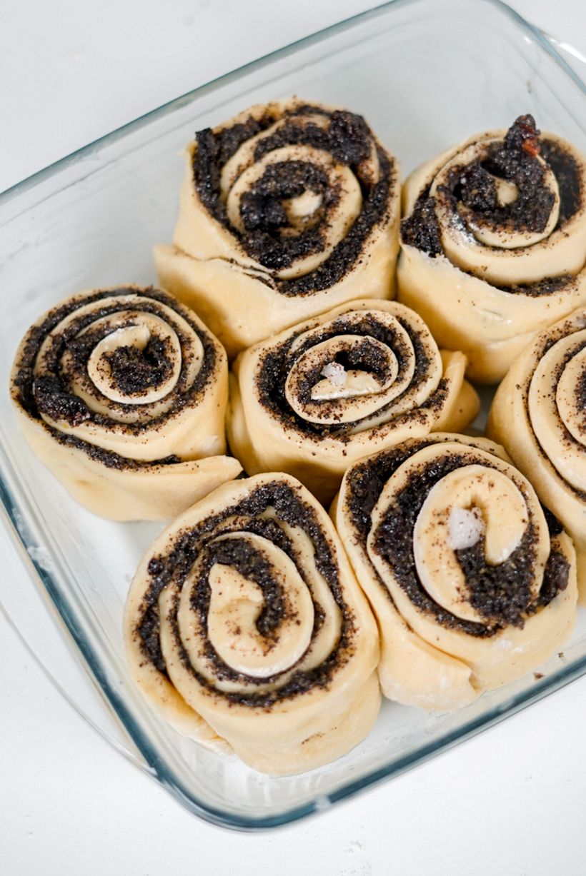 Makoví šneci z kynutého těsta