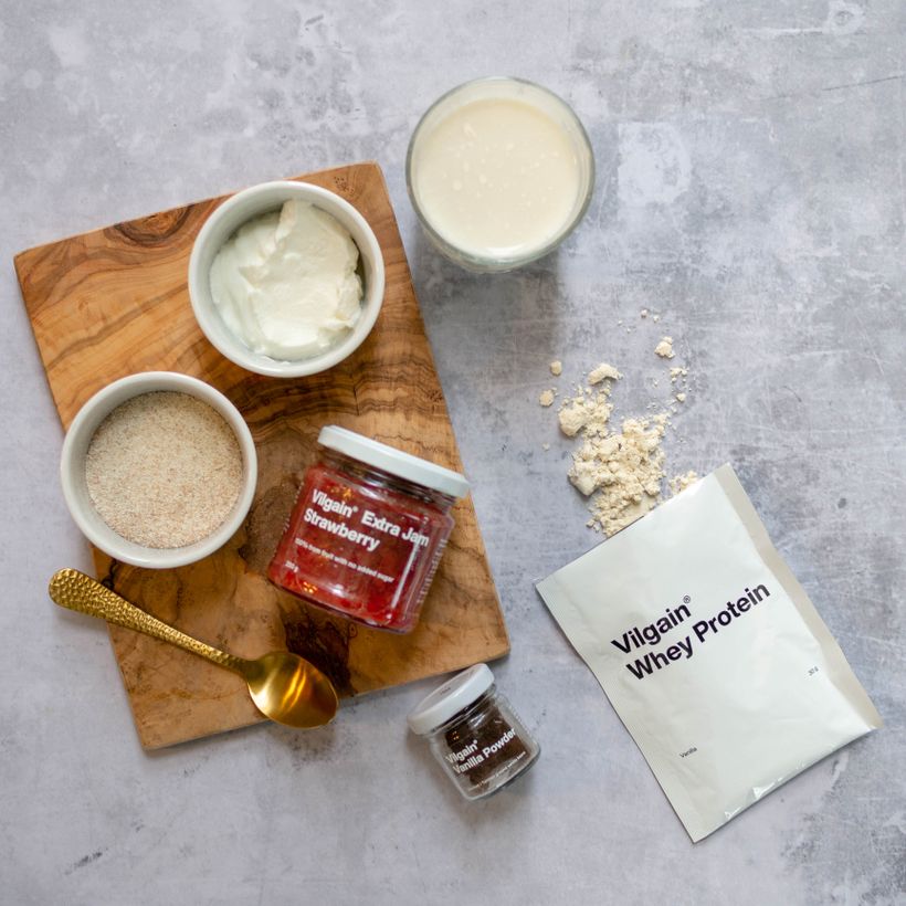 Krémová krupicová kaša s vanilkou a jahodovým džemom