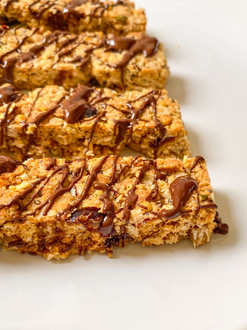 Domáce müsli tyčinky s čokoládou a semienkami