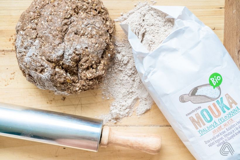 Zdravý medovník ze špadlové mouky a ovesných vloček