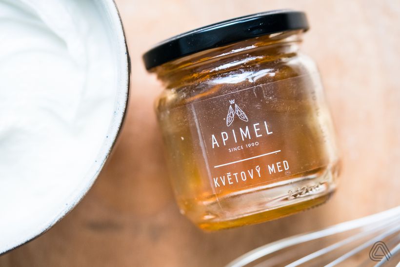 Zdravý medovník ze špadlové mouky a ovesných vloček