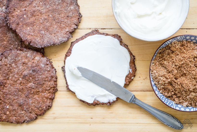 Zdravý medovník ze špadlové mouky a ovesných vloček