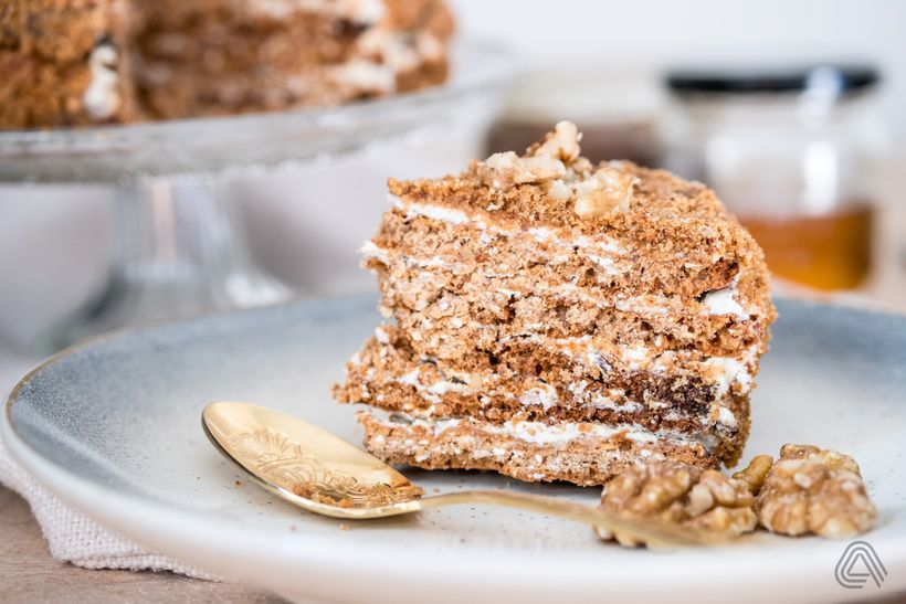 Zdravý medovník ze špadlové mouky a ovesných vloček