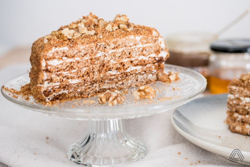 Zdravý medovník ze špadlové mouky a ovesných vloček