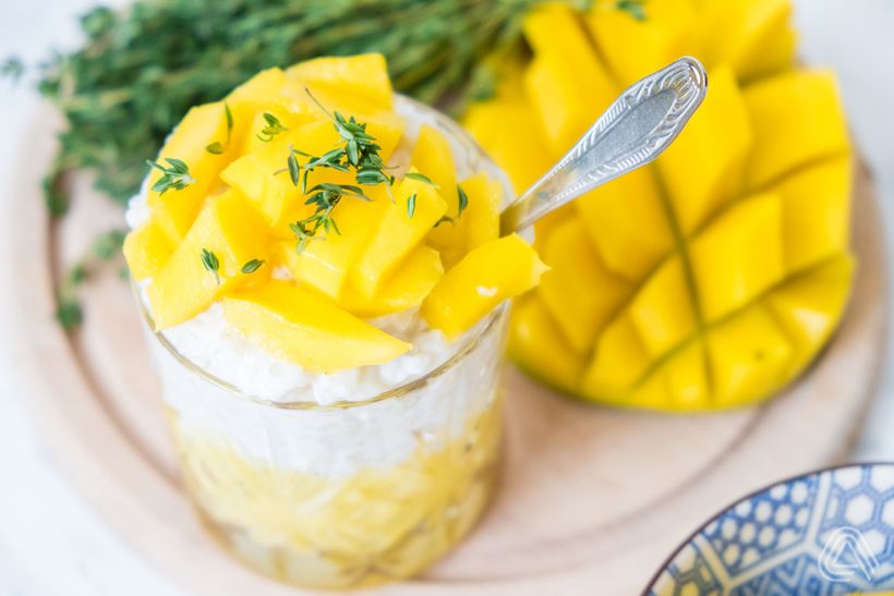 Tapioka-Pudding mit Kokosmilch und Mango