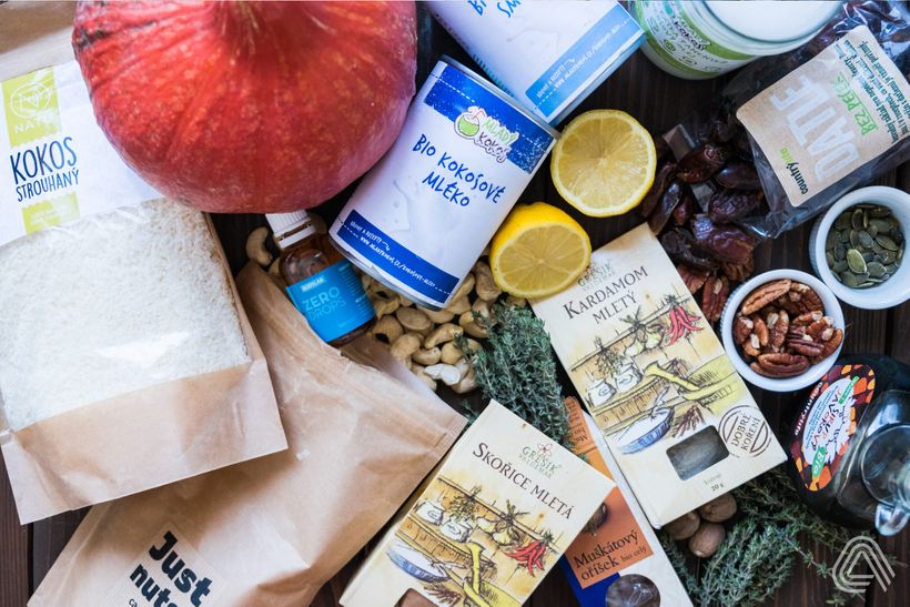 Dýňový dort s kokosovou šlehačkou a slaným karamelem