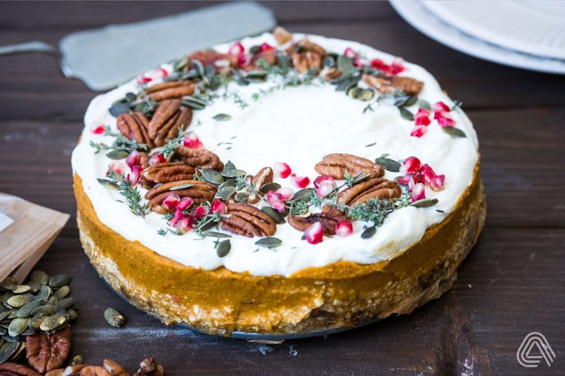 Dýňový dort s kokosovou šlehačkou a slaným karamelem