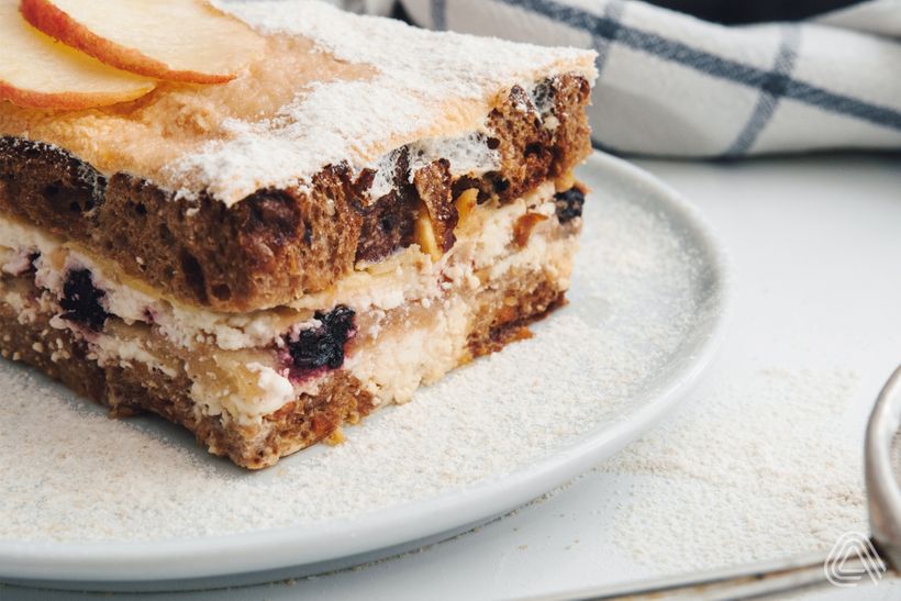 Fit žemlovka s jablky a tvarohem