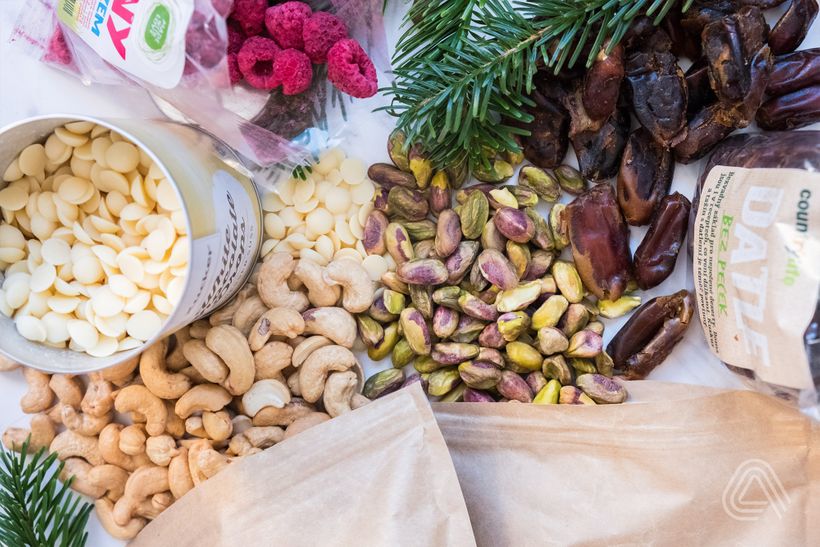 Domácí ořechové tyčinky: fit cukroví s bílou čokoládou