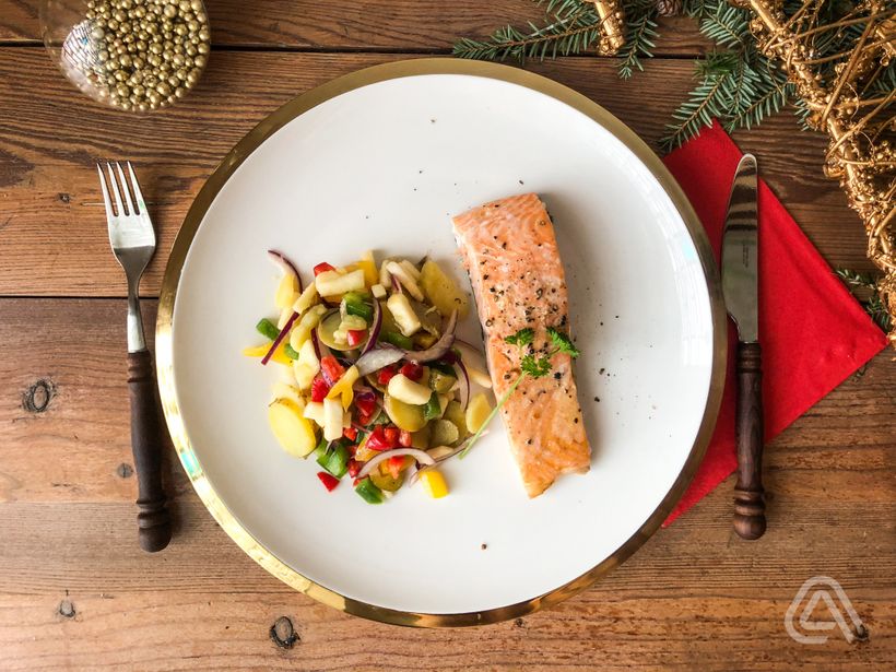 Zdravá štedrovečerná večera: Losos so zemiakovým šalátom