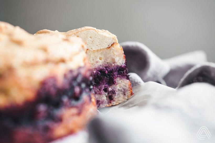 Zdravý nadýchaný rýžový nákyp s ovocem a sněhem