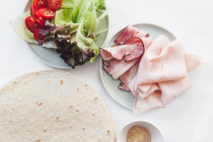 Jednoduchý wrap se šunkou a slaninou