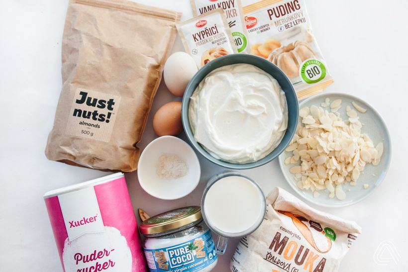 Mandlový dort s tvarohovým krémem