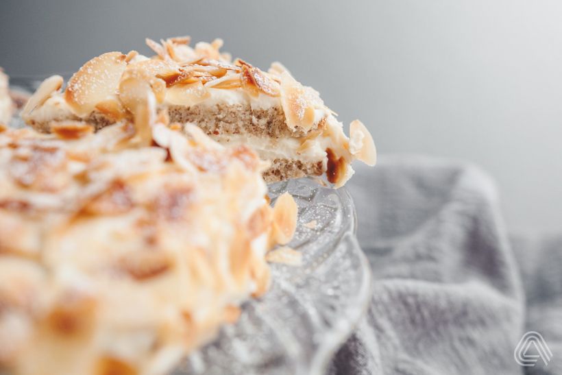 Mandlový dort s tvarohovým krémem