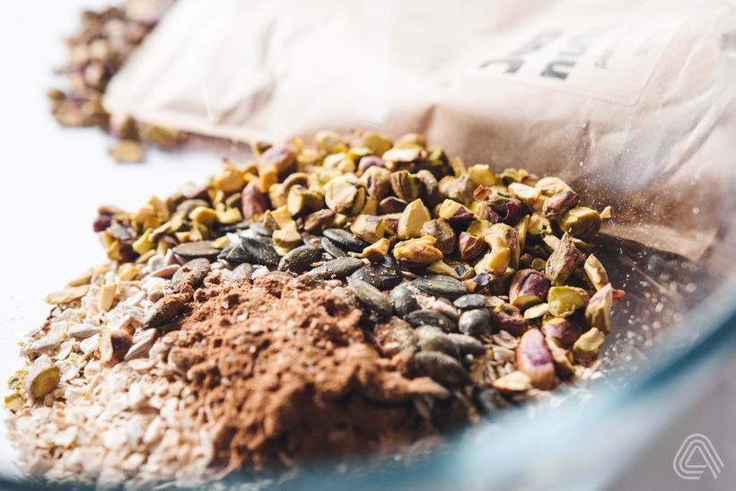 Domowa granola miodowo-czekoladowa