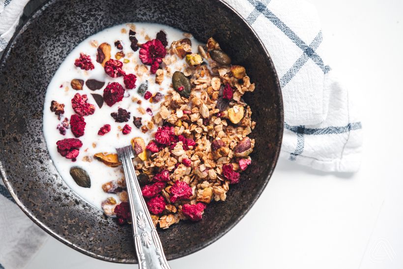 Domowa granola miodowo-czekoladowa