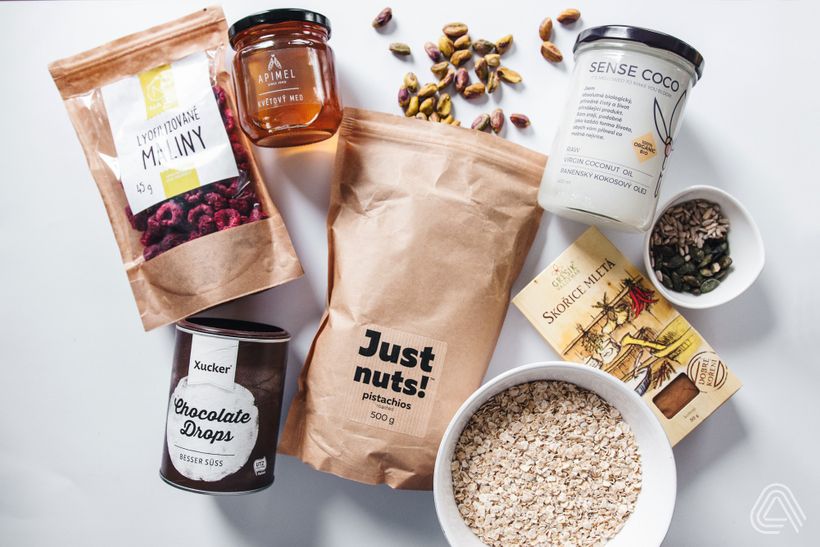 Domowa granola miodowo-czekoladowa