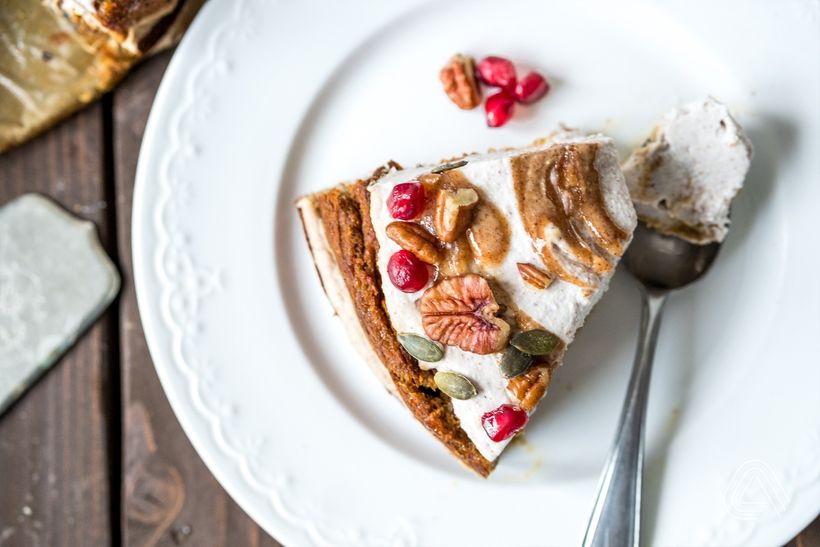 Zdravá mrkvová torta s tvarohom a orechmi