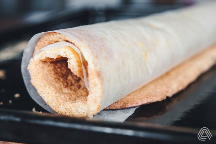 Low carb roláda s mascarpone, tvarohem a malinami