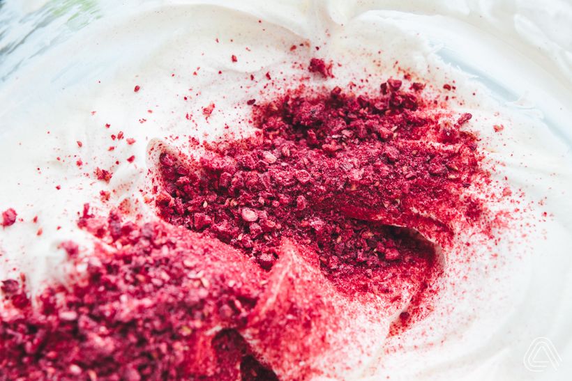 Low carb roláda s mascarpone, tvarohem a malinami