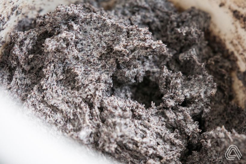 Makové řezy se žloutkovou polevou