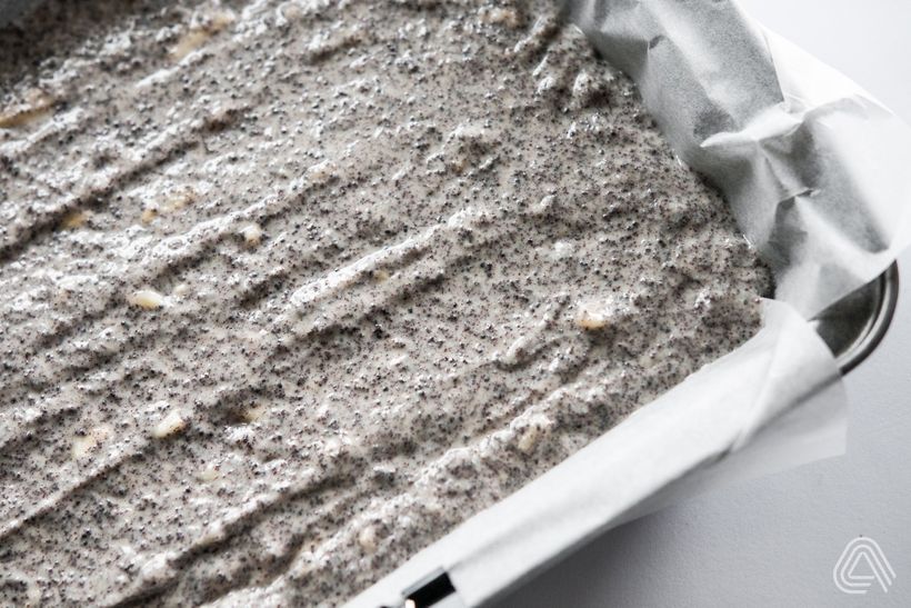 Makové řezy se žloutkovou polevou