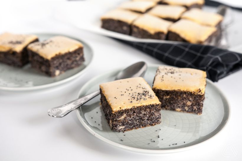 Makové řezy se žloutkovou polevou