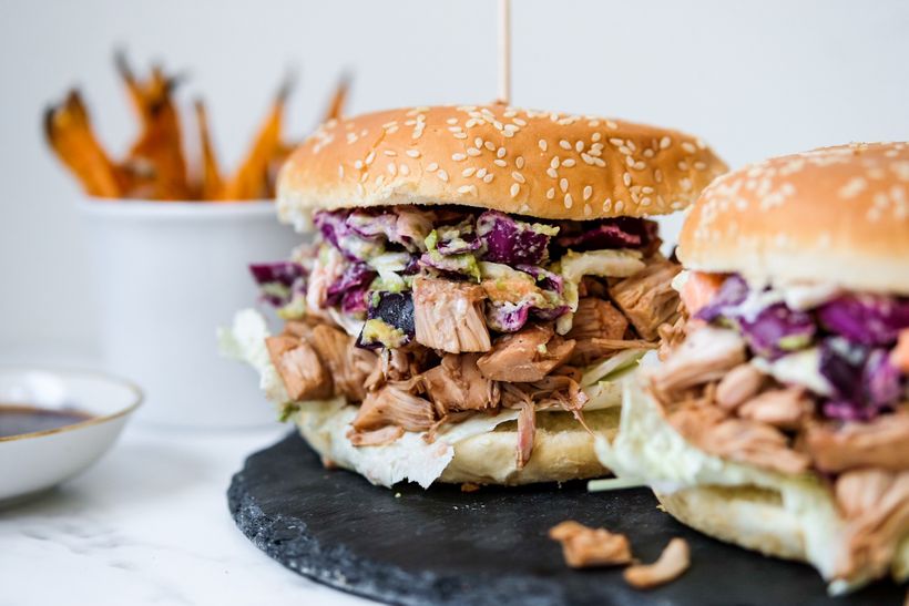 Jackfruitový burger: vegánsky burger s trhaným „mäsom“