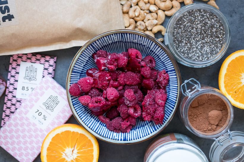 Čokoládové košíčky plněné kešu a marmeládou