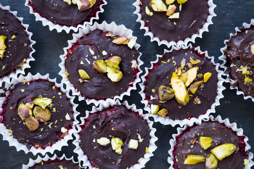 Čokoládové košíčky plněné kešu a marmeládou