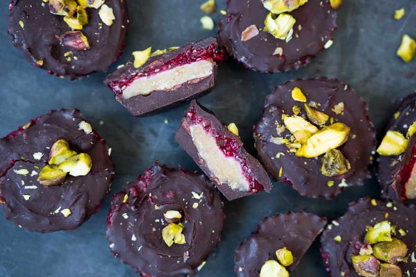 Čokoládové košíčky plněné kešu a marmeládou