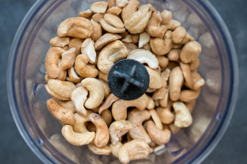 Čokoládové košíčky plněné kešu a marmeládou