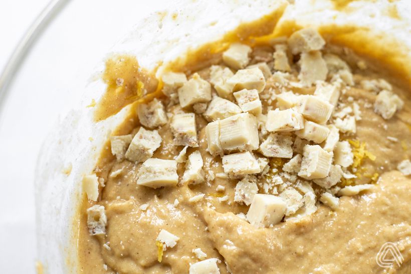 Muffins mit weißer Schokolade, Himbeeren und Streuseln