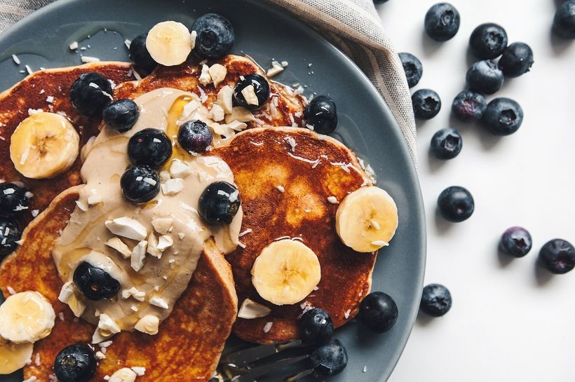 Zdrowe pankejki owsiane z twarogiem